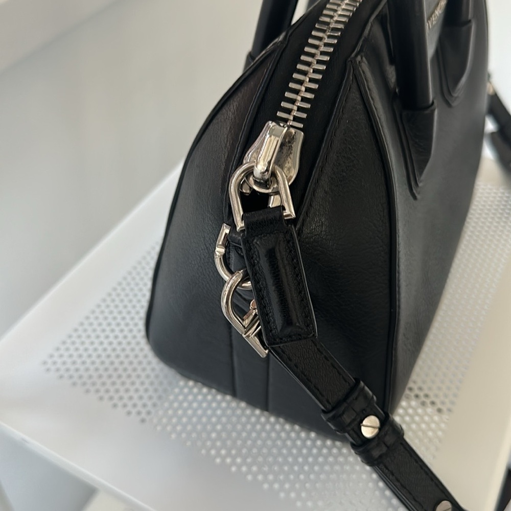 Givenchy mini anyigona Black Leather Handbag - Picture 3 of 6